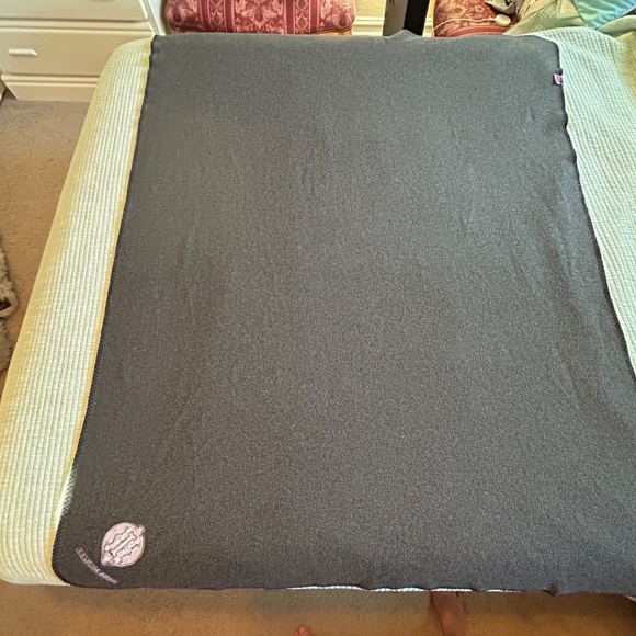 Idina Menzel Grey Blanket - Picture 7 of 9